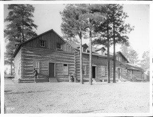 Hotel Grand View, Grand Canyon, viewed from the canyon side, 1900-1930