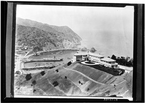 Birdseye view of Avalon Bay with the William Wrigley house in the foreground