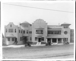 Exterior view of the Good Samaritan Hospital on Seventh Street west of Figueroa Street