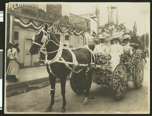 Float in front of "the Manhattan" at the La Fiesta de Los Angeles parade, 1903