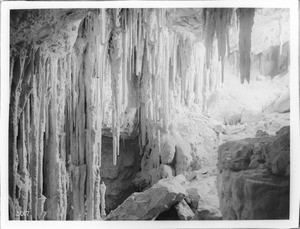 Small cave on the Grand View Trail, Grand Canyon, ca.1900-1930