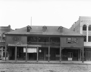 Exterior view of the Pekin Curio Store in Los Angeles Plaza, ca.1909