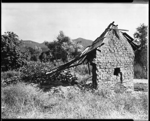 Exterior view of the ruins of a Pauma Indian adobe, ca.1900