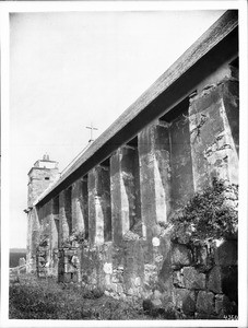 North side of the church at Mission Carmel (San Carlos Borromeo de Carmelo) in Carmel, ca.1905