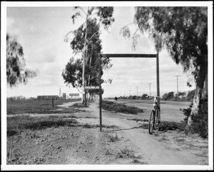 The beginning of the Santa Monica Bicycle path on Washington Boulevard and Third Avenue, looking west, Los Angeles, June 1896