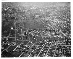 Aerial view over Hollywood and the Windsor Square, 1918