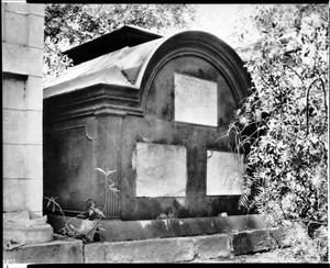 Tomb of Pio Pico at Buenavista Cemetary on North Broadway Street, ca.1906