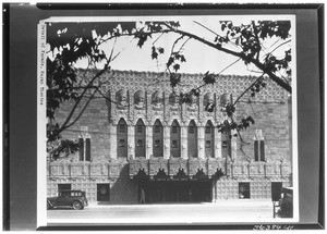 Exterior view of the Mayan Theater, displaying a marquee for the play "Oh Kay", ca.1925