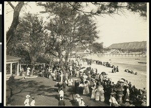 Los Angeles Chamber of Commerce excursionists in Waikiki Beach, Hawaii, 1907