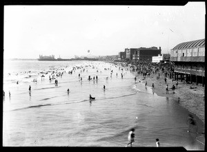 View of Venice Beach looking north towards Santa Monica Beach, 1910-1920