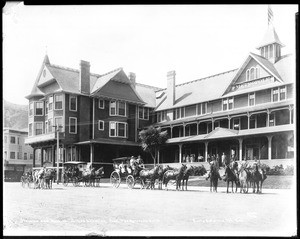 Staging and hunting parties leaving from the Metropole Hotel on Santa Catalina Island