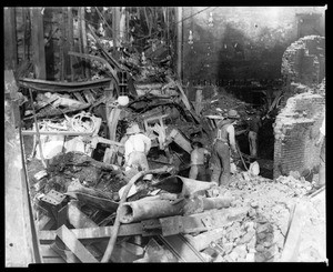 Men sifting through rubble of Los Angeles Times offices after bombing, October 1910