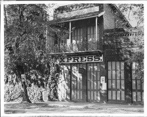 Exterior view of the Wells Fargo Express building in Columbia