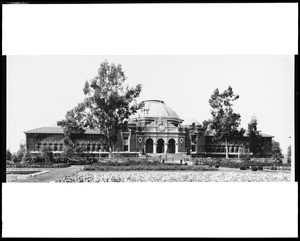 Exterior view of the eastern face of the Los Angeles Natural History Museum (formerly Los Angeles County Museum of Science and History?), ca.1913