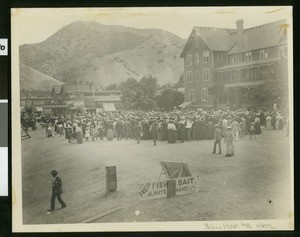 Large crowd gathered in front of the Hotel Metropole in Avalon, Catalina, ca.1901