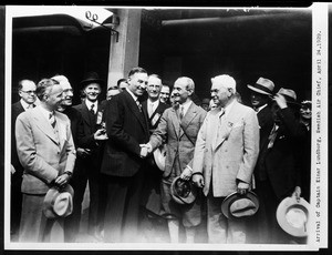 Crowd of men on a railroad platform greeting Einar Lundborg, Chief of the Swedish Air Force, April 24, 1929