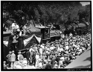 "Wedding of the rails", showing the crowd in front of two opposing trains, 1926