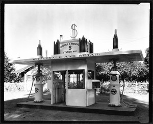 Exterior view of "Ragsdale and Hansen's $ Station No. "1, a gas station which advertises wholesale and retail, ca.1920-1929