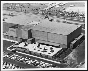 Aerial view of the North American Aviation Inc. factory in Los Angeles, 1910-1940