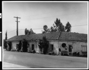 Exterior view of the Machado House, "Casa de la Bandera", in San Diego, ca.1920