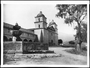 Santa Barbara Mission from the fountain, 1901