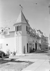 View of retail businesses along Sunset Boulevard in Los Angeles, 1935