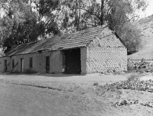 Exterior view of Martin Ruiz adobe, built in 1865 and later owned by Antonio Suraco, in Bouquet Canyon, ca.1930