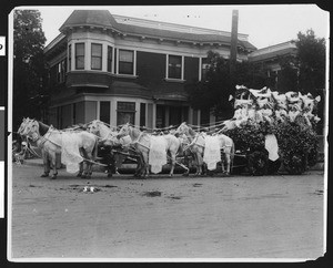 Unidentified Fiesta de Los Angeles parade float, ca.1906