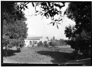 Exterior view of a ranch home at 1824 6th Avenue in Arcadia, October 30, 1930