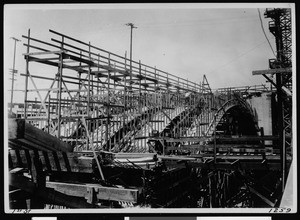 Construction of a large arch in the Fourth Street Viaduct