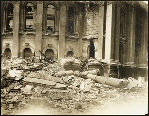 San Francisco earthquake damage, showing the ruins of an unidentified building, 1906