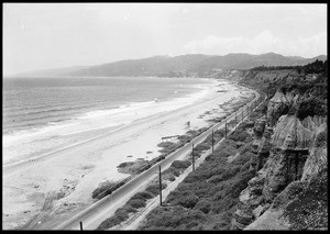 Birdseye view of Santa Monica Beach looking north from the Palisades, ca.1908