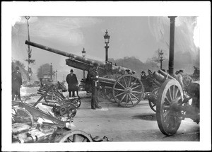 View of captured German guns on display at the Place de la Concorde in Paris, ca.1916