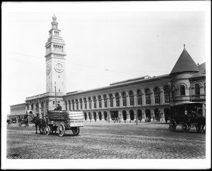 Exterior view of the Ferry Building in San Francisco, ca.1905