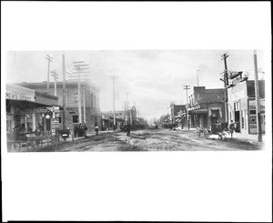 View of Main Street, Santa Paula in Ventura County, 1905