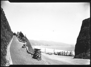 View of a path up a cliff in Santa Monica's Palisades Park, 1910-1920