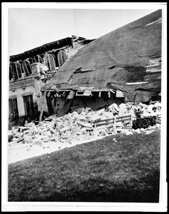 Collapsed city hall in Compton, after the earthquake of March 10, 1933