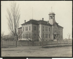 Exterior view of Lincoln Street School in Red Bluff, 1900-1940