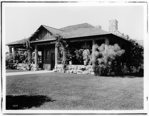 Log cabin house, Adams Boulevard and Normandie Street, Los Angeles, ca.1905