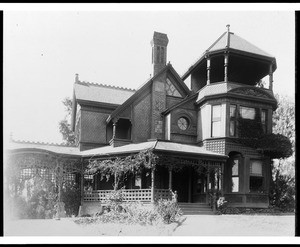 Exterior view of Mrs. Margaret Graham's residence in South Pasadena, ca.1900