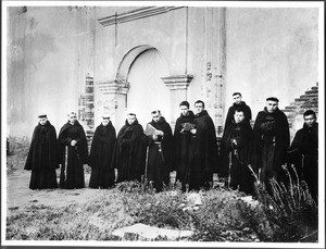 Portrait of a group of monks at Mission San Luis Rey, 1902