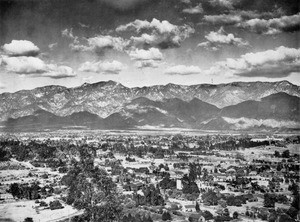 Panoramic view of Pasadena looking north from South Pasadena, 1910