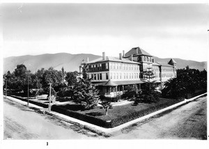 Exterior view of the Painter Hotel in Pasadena, in Spanish known as La Pintoresca, ca.1895