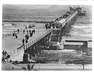 Opening Day of the Pine Avenue Pier in Long Beach, ca.1906