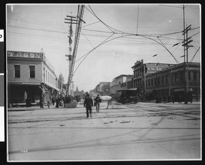 View of San Jose following the 1906 earthquake, showing damage done to Santa Clara Avenue, 1906