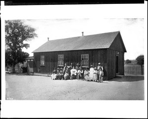 Students and teachers outside the Temecula Indian School, ca.1890