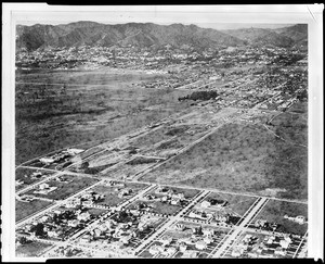 Aerial view looking northwest from Fifth Street and Windsor Boulevard at Hancock Park and Hollywood, ca.1918