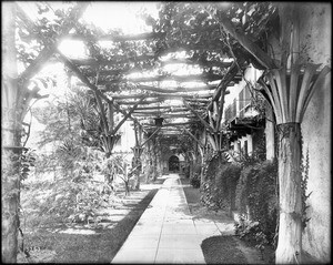 The arcade of the Frank Miller's Glenwood Hotel (Mission Inn), Riverside, ca.1910