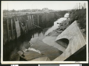 Open channel fro the La Brea bridge at Venice Boulevard, Jan 26, 1931