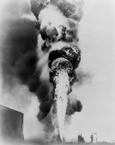 Oil well fire at Taft in the Midway-Sunset Oil Field in Kern County, ca.1920